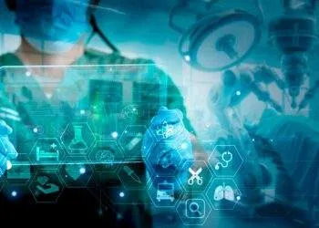Entdecke, wie Künstliche Intelligenz (KI) die Entscheidungsfindung im OP revolutioniert und welche neuen Möglichkeiten sie für Chirurgen und OTAs bietet.